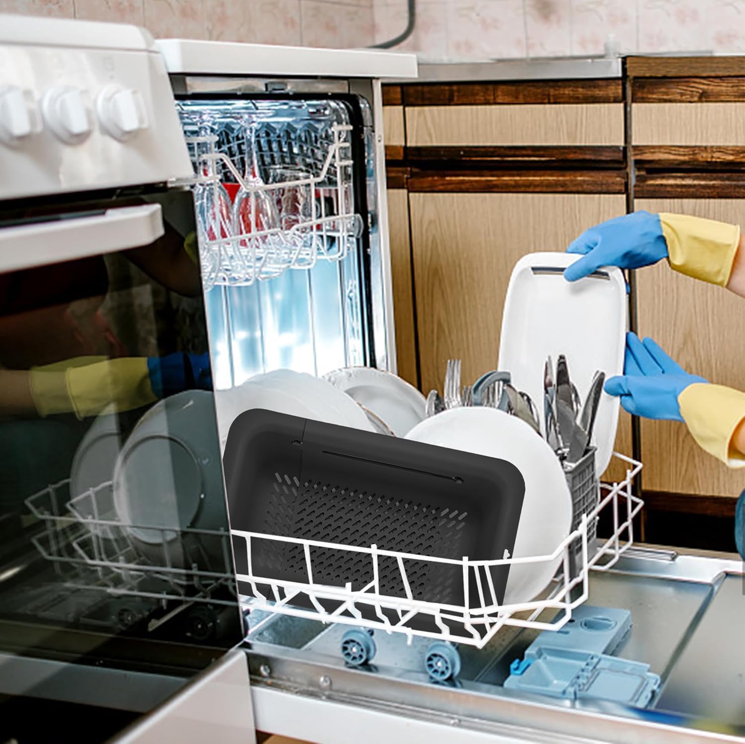 LASSHSWA Collapsible Colander for Kitchen. Over the Sink Strainer Basket for Kitchen. Fruit Pasta Food Strainer Expandable Plastic Colander BPA Free (Black)